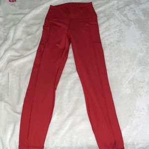 Extremely soft yogalicious lux leggings size small with pockets